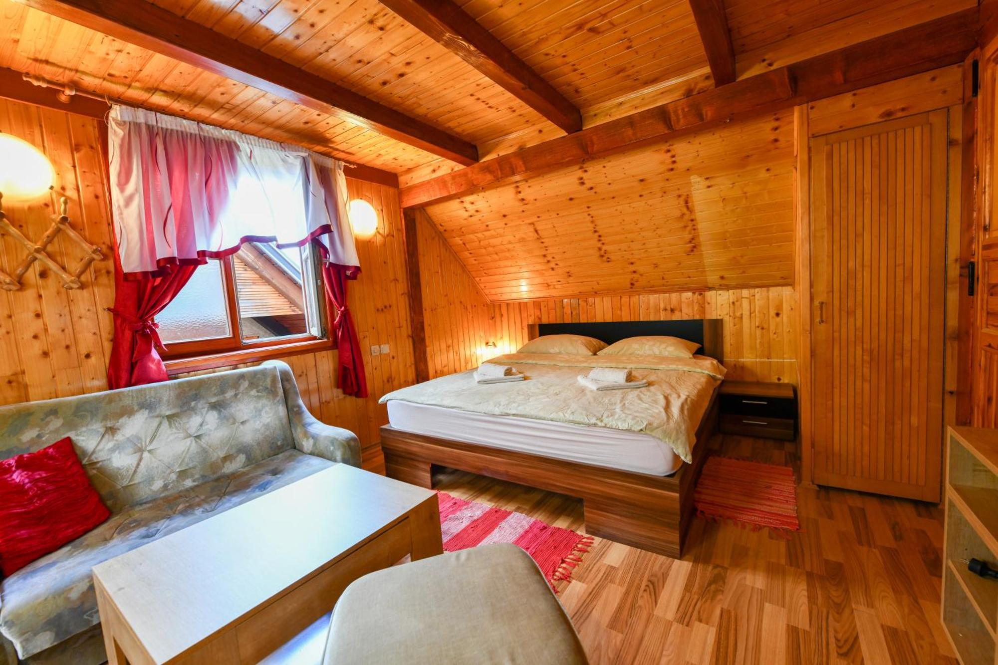 Guest House Martin Korana Exterior photo